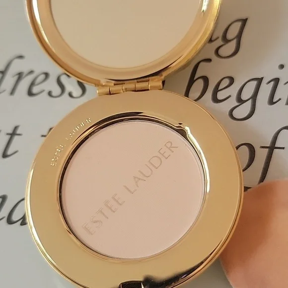 ESTEE LAUDER Gold Tiger Compact - Picture 4 of 4